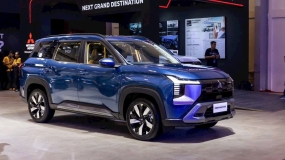 MITSUBISHI DESTINATOR: Màu Xanh