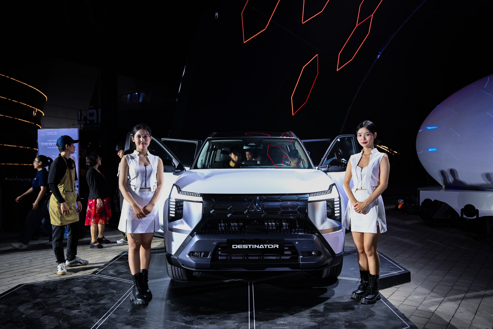 Mitsubishi Destinator