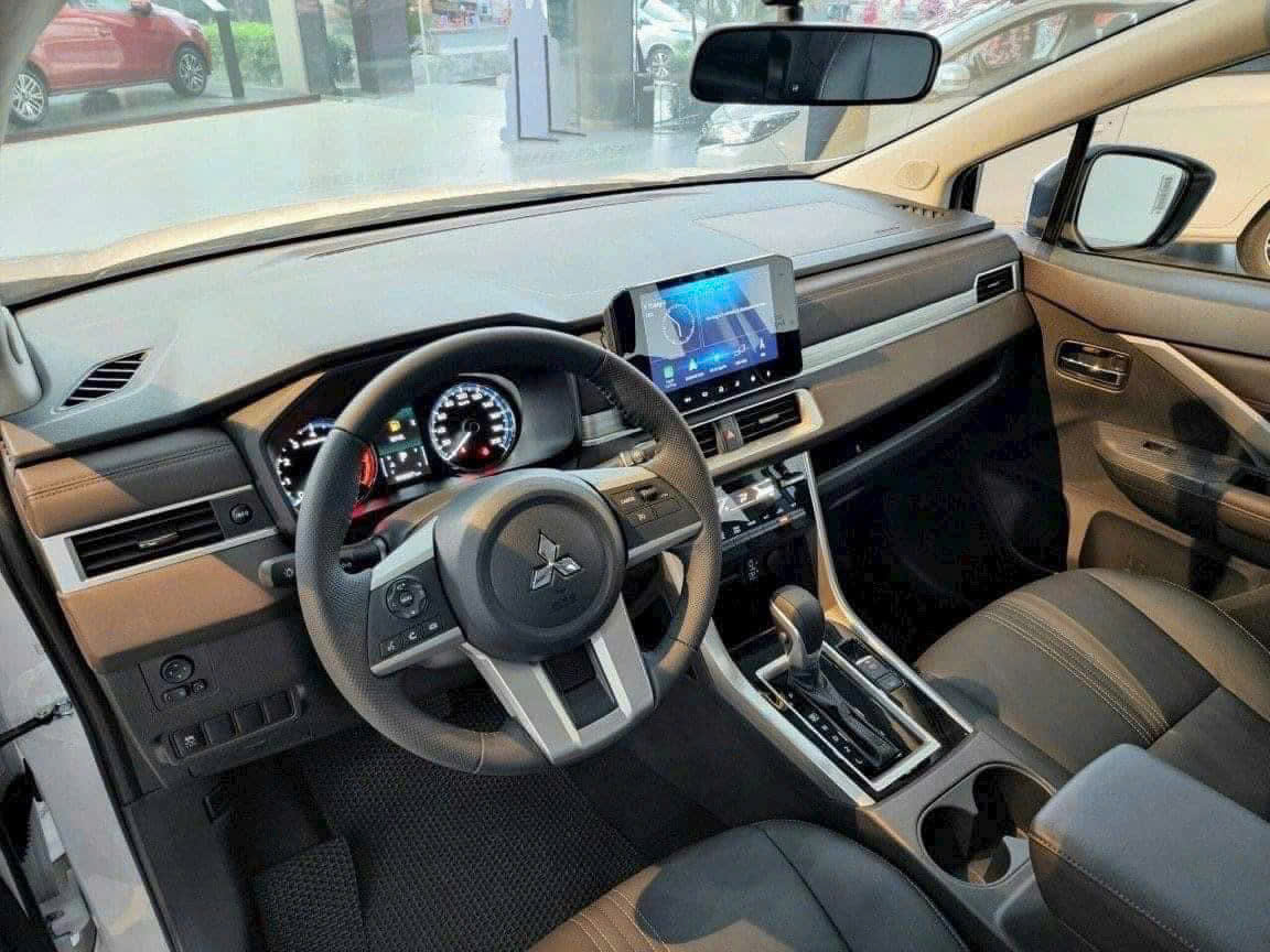 Xpander premium trắng