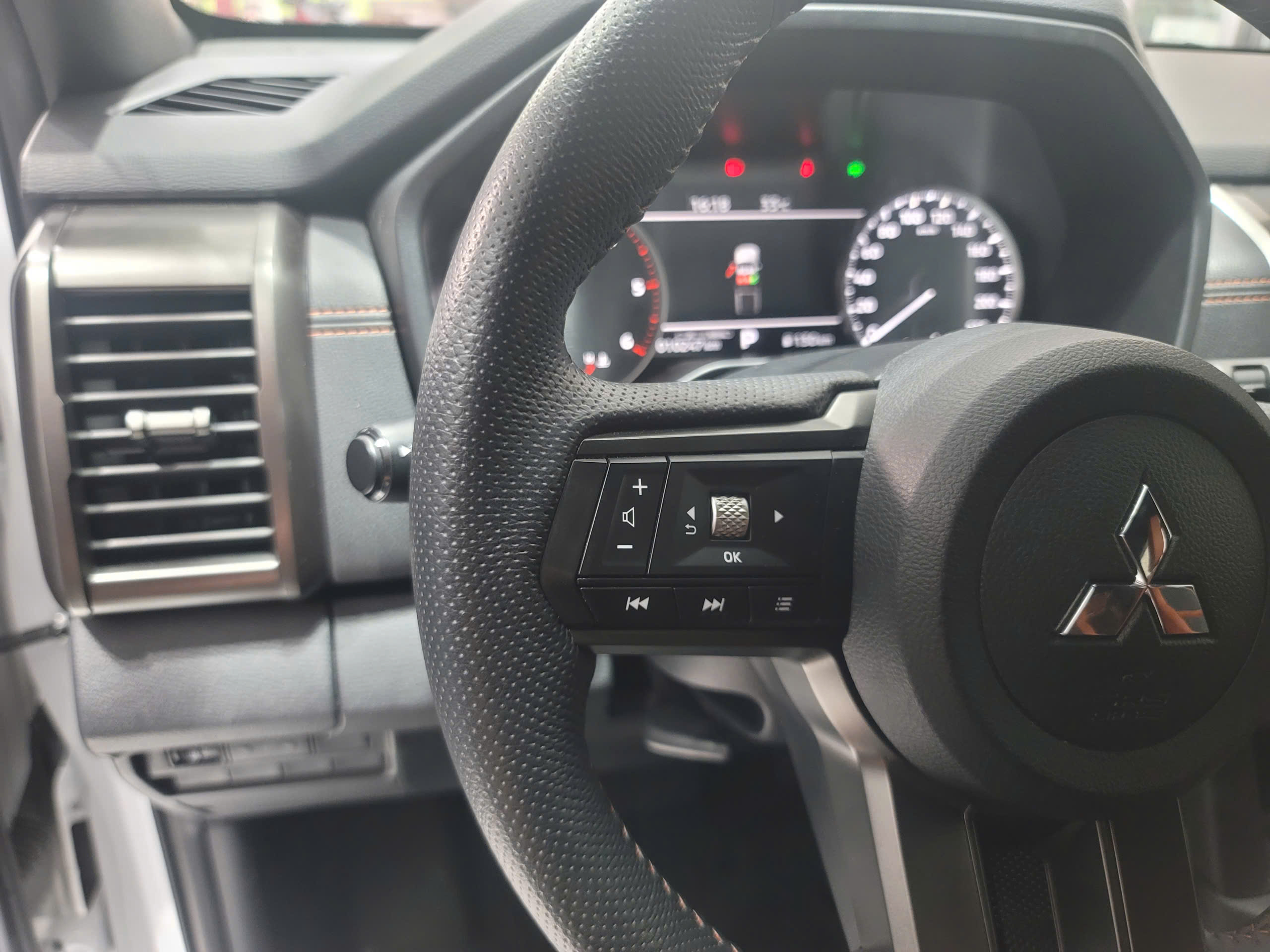 xe bán tải triton